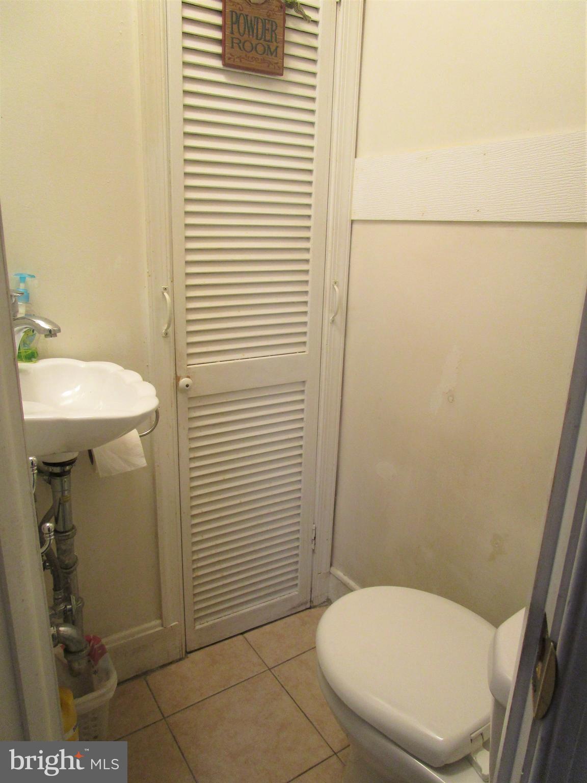 116 McClellan Street Philadelphia, PA 19148 - Photo 11 of 17 First floor powder room