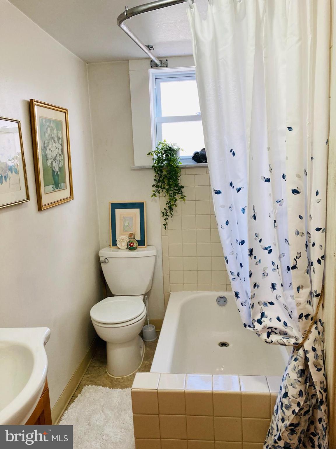 116 McClellan Street Philadelphia, PA 19148 - Photo 13 of 17 upstairs bath