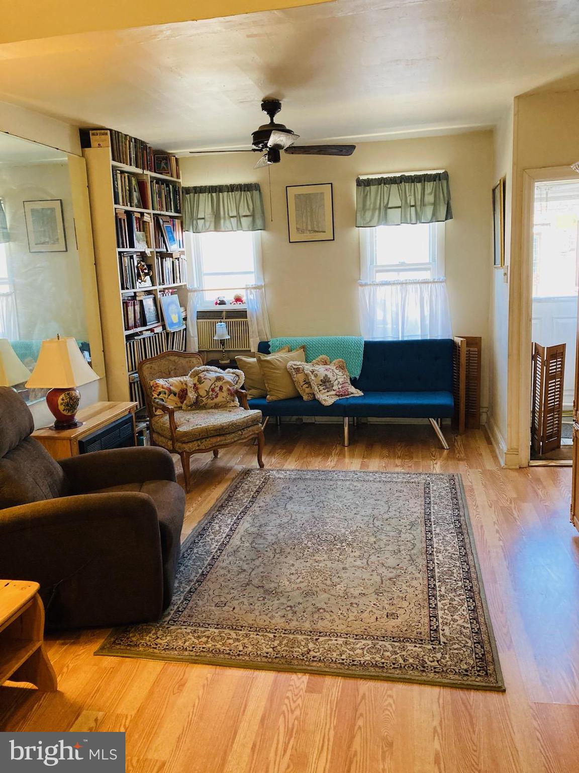 116 McClellan Street Philadelphia, PA 19148 - Photo 8 of 17 Living room