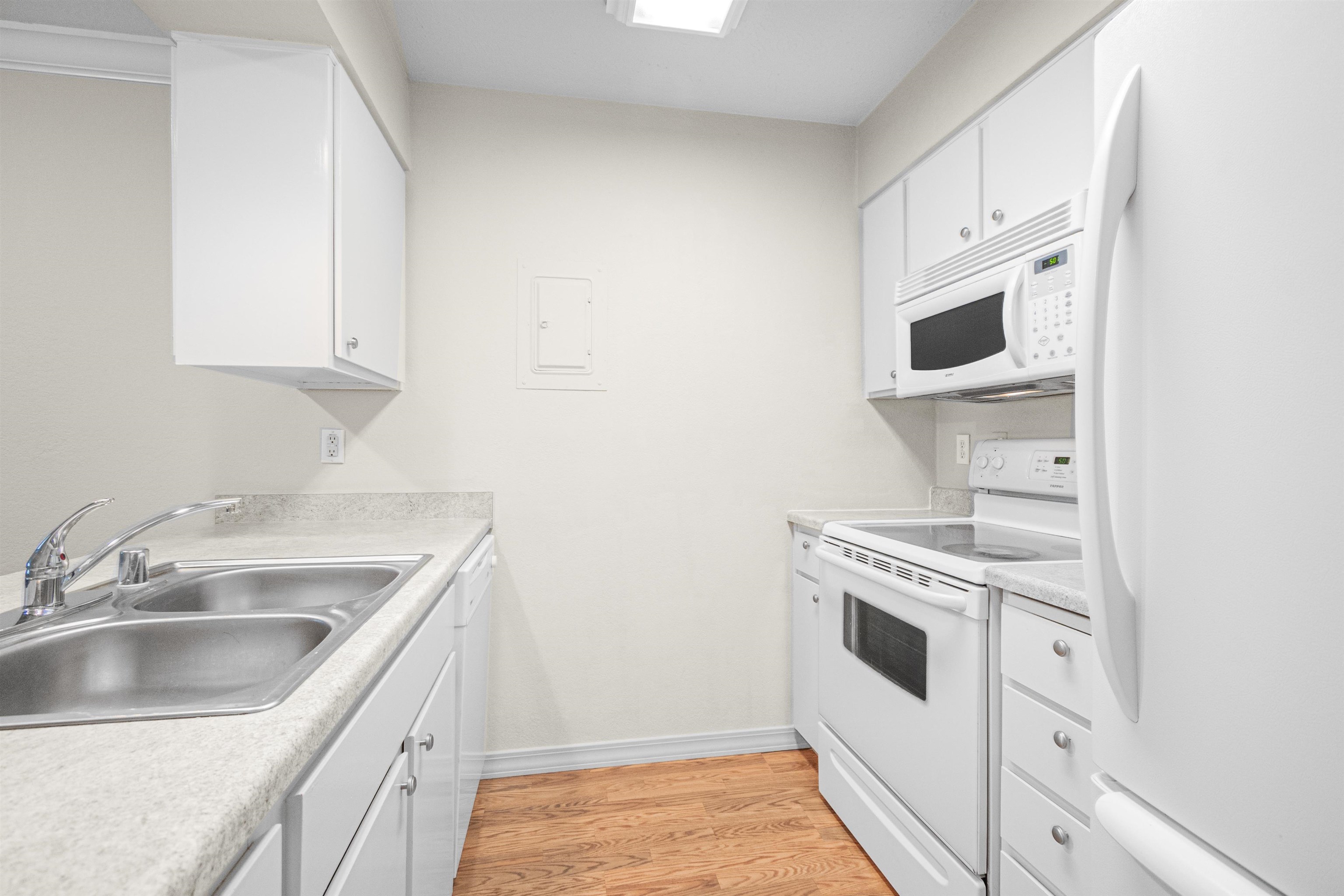 222 North Hutchinson Road, Unit 203 Spokane, WA 99212 - Photo 2 of 15