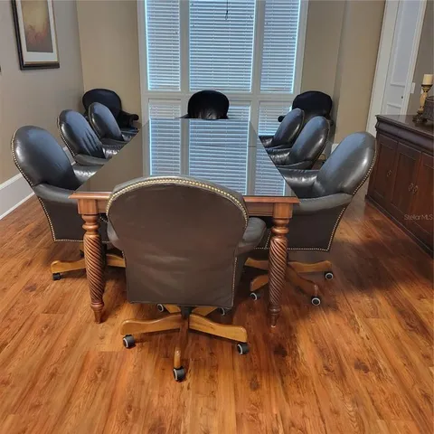 a chair and a table sitting in a chair