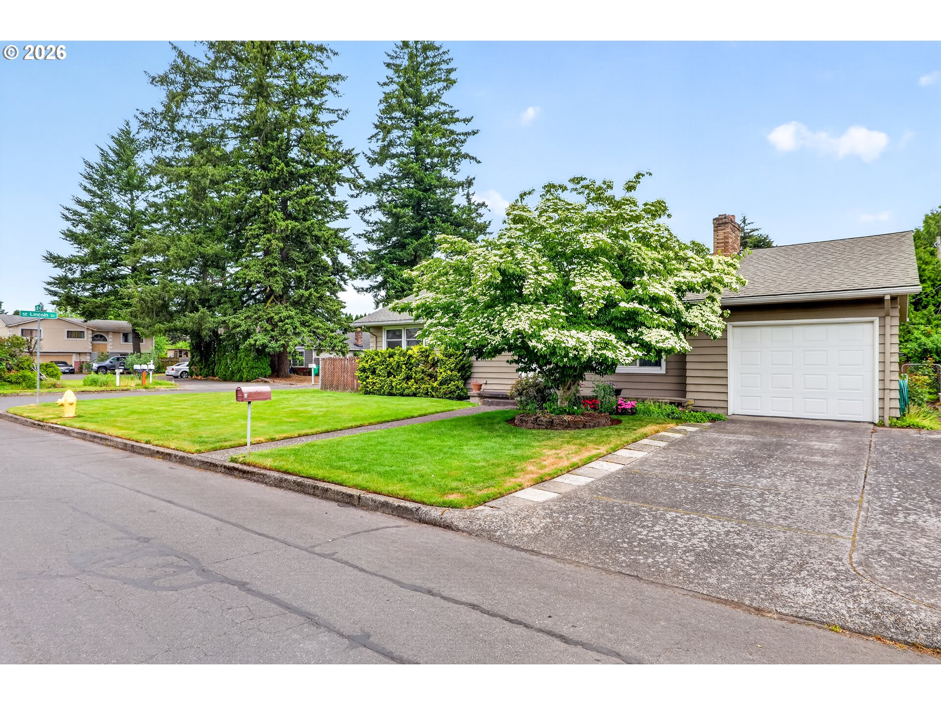 2012 Southeast 185th Avenue Portland, OR 97233 - Photo 2 of 27