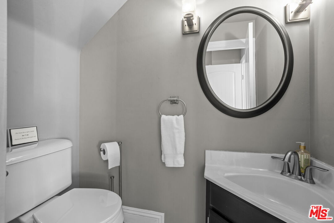36880 East Benton Road Temecula, CA 92592 - Photo 25 of 75 a bathroom with a toilet a sink a mirror and bathtub