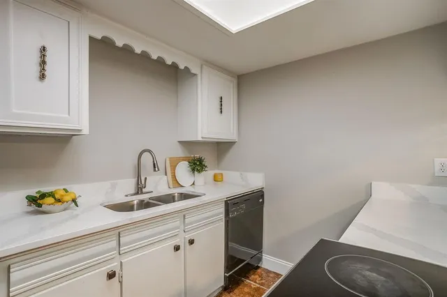 $2,100 | 5809 Harvest Hill Road, Unit 2055, Dallas, TX 75230