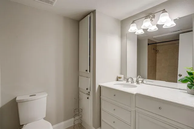 $2,100 | 5809 Harvest Hill Road, Unit 2055, Dallas, TX 75230