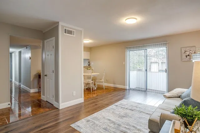 $2,100 | 5809 Harvest Hill Road, Unit 2055, Dallas, TX 75230