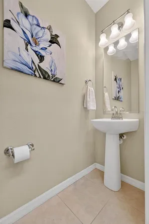 $2,200 | 3736 82nd Ave Circle East, Unit 105, Sarasota, FL 34243