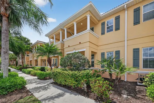 $2,200 | 3736 82nd Ave Circle East, Unit 105, Sarasota, FL 34243