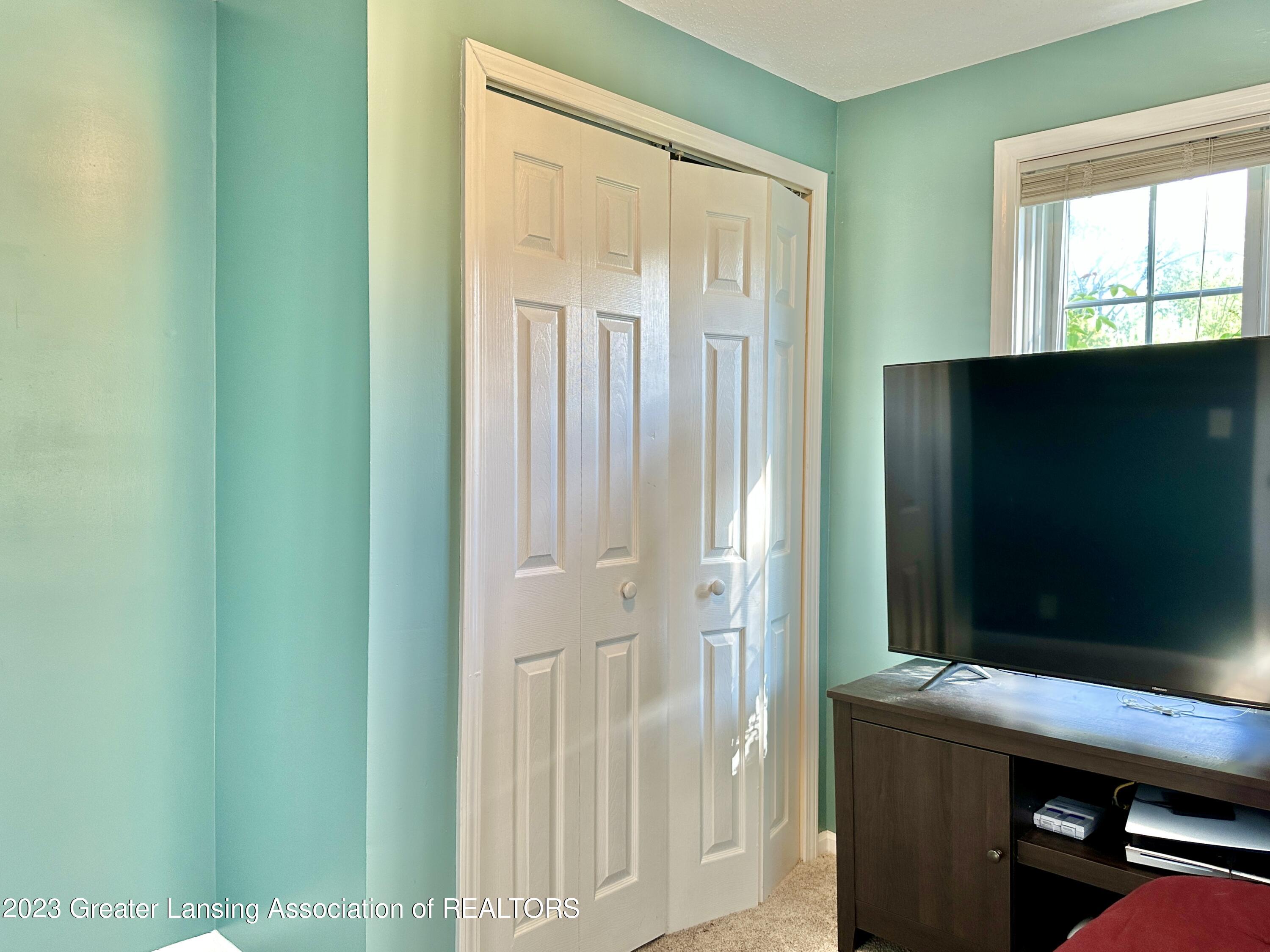 6501 Cooper Road Lansing, MI 48911 - Photo 37 of 53 Bedroom