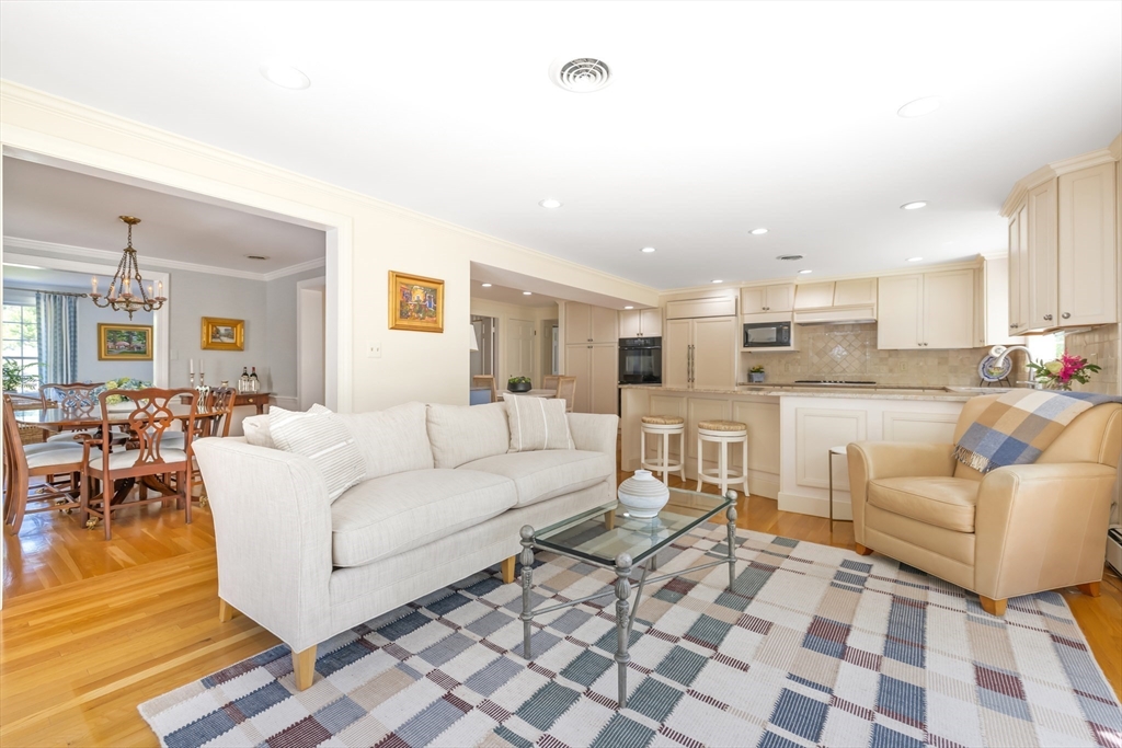 212 Broad Meadow Road Needham, MA 02492 - Photo 9 of 33