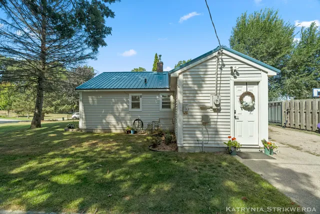 $225,000 | 14758 152nd Avenue, Grand Haven, MI 49417