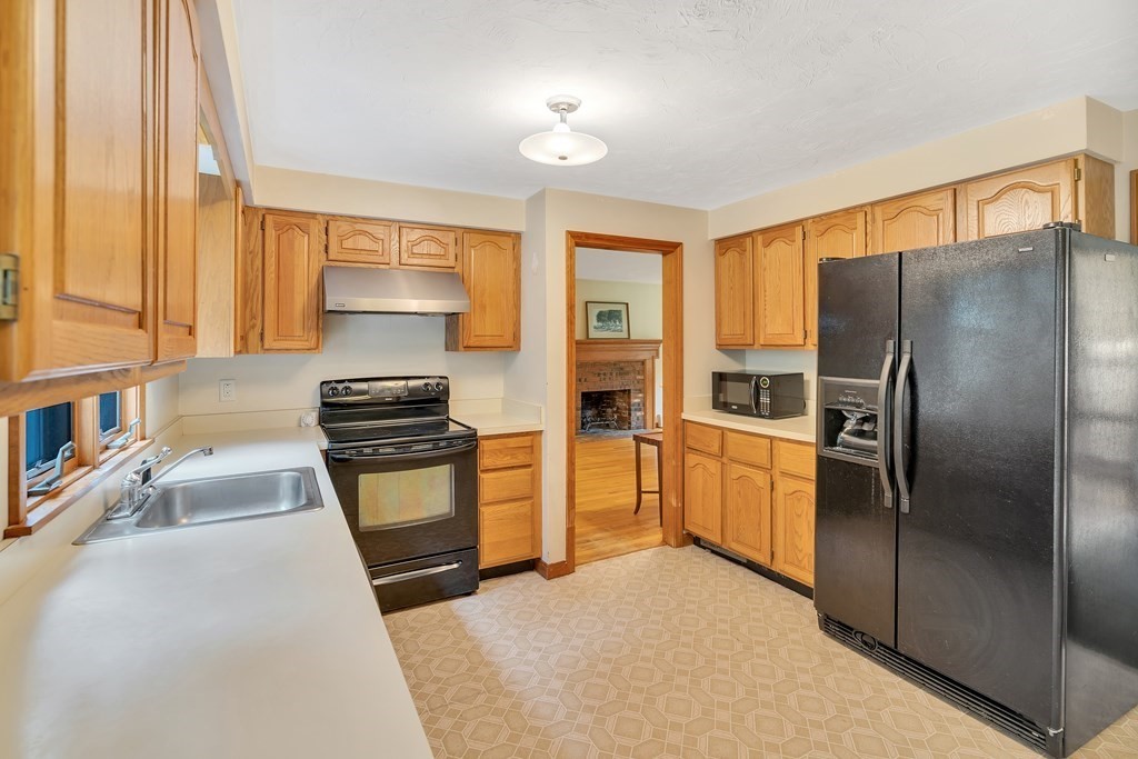 355 Hudson Road Stow, MA 01775 - Photo 7 of 27