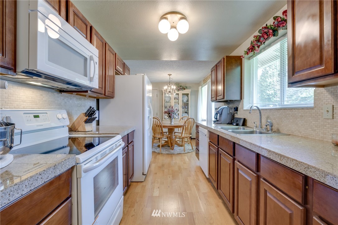 1400 Timber Trail Road East Port Orchard, WA 98366 - Photo 4 of 16 Gallery Image 4