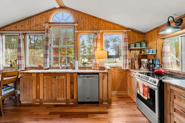 $539,000 | 31 North Shore, Sandown, NH 03873
