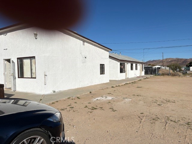 451 West Yermo Road Yermo, CA 92398 - Photo 19 of 23 a house with a stove