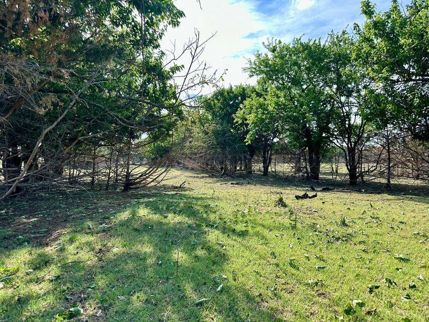 15200 Highway 152 Wheeler, TX 79096 - Photo 50 of 71 a backyard of a house with lots of green space
