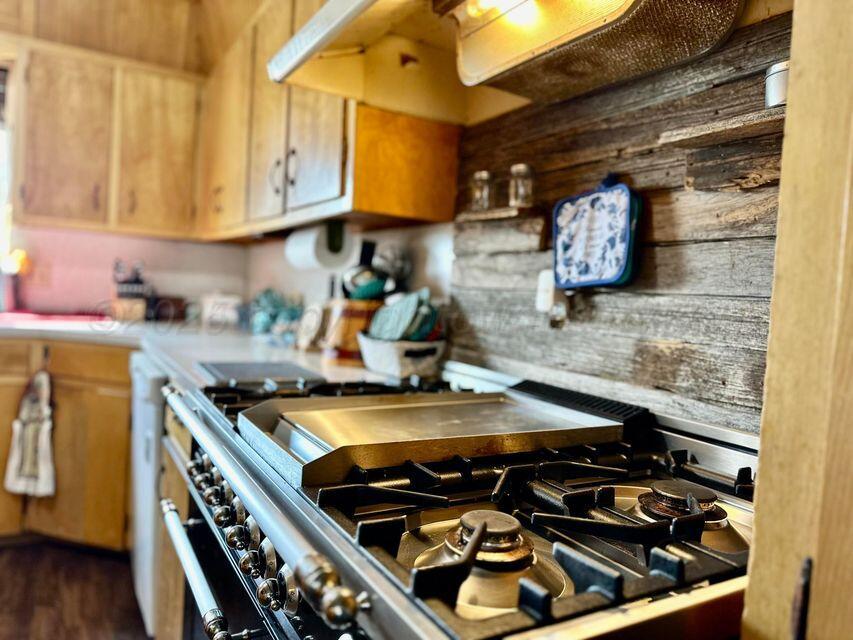 15200 Highway 152 Wheeler, TX 79096 - Photo 9 of 71 a kitchen with a stove and a cabinet
