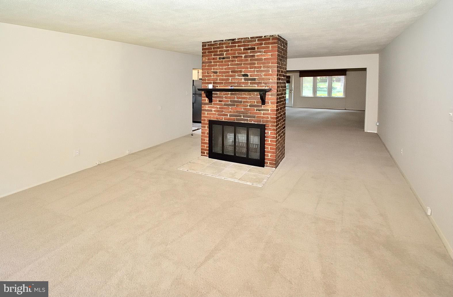 7315 Monticello Boulevard Springfield, VA 22150 - Photo 11 of 25 Living Room