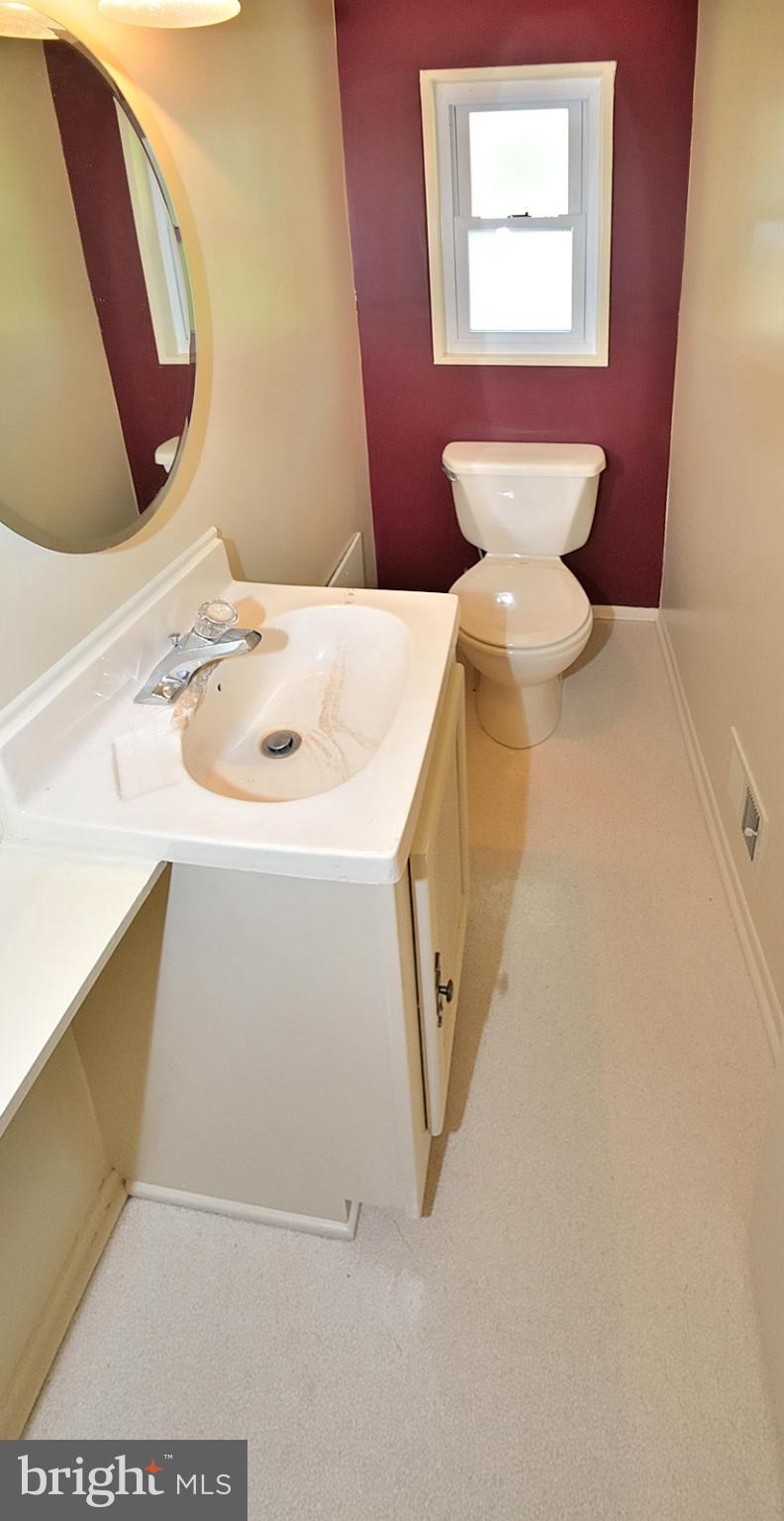 7315 Monticello Boulevard Springfield, VA 22150 - Photo 21 of 25 Guest Bath