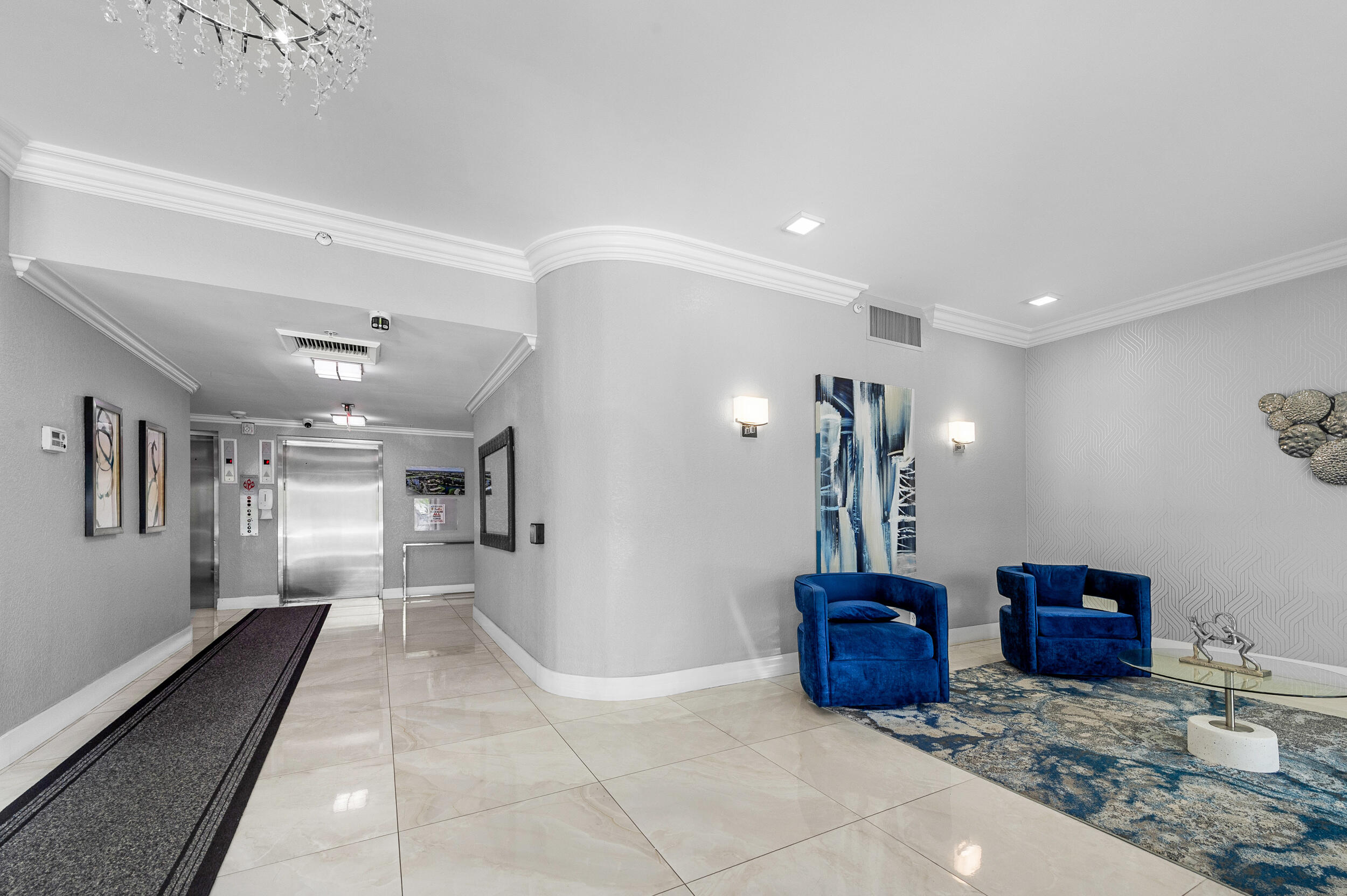 7819 Lakeside Boulevard, Unit 814 Boca Raton, FL 33434 - Photo 22 of 37 a view of a hallway with stairs