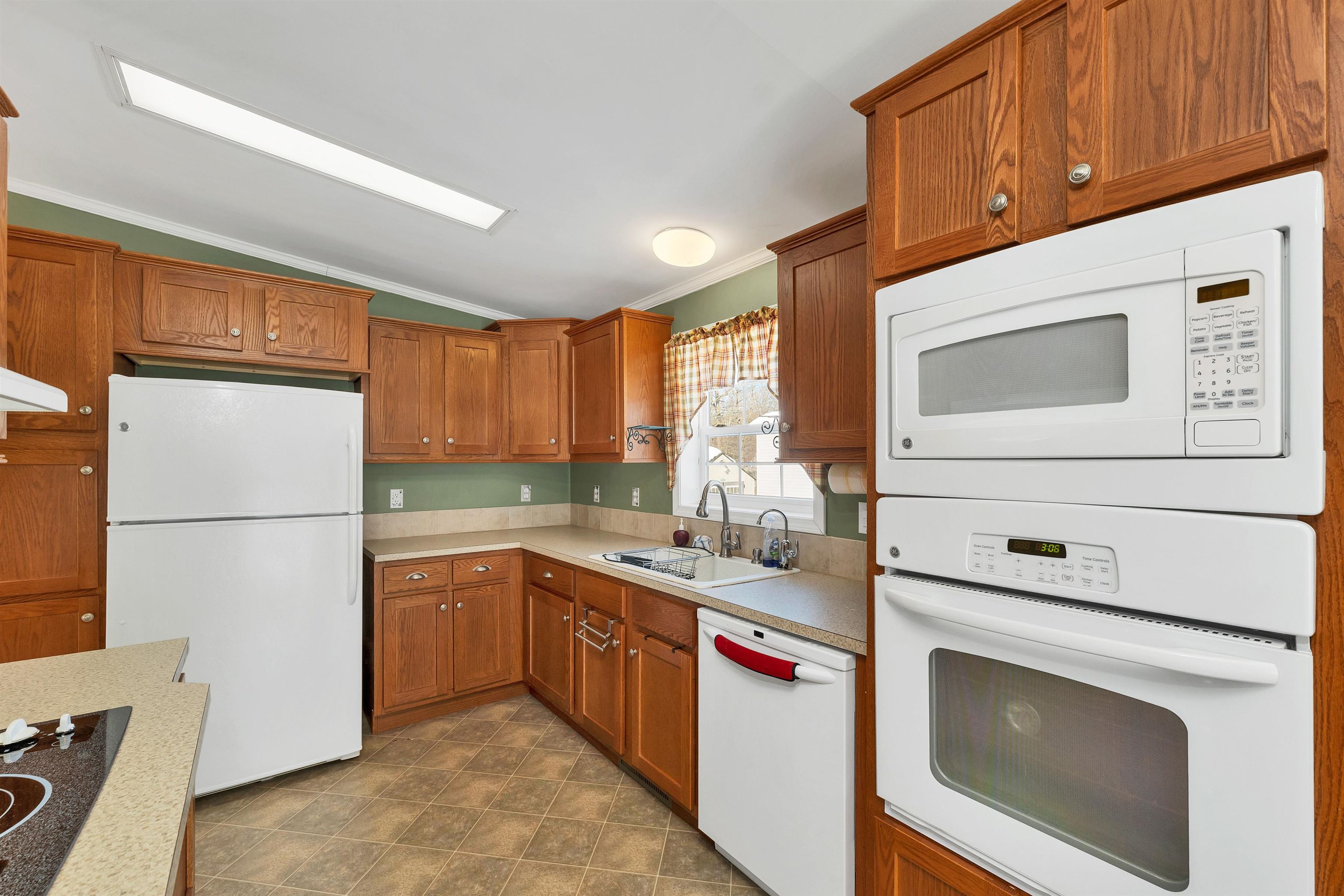 71 Caddy Drive Salem, NH 03079 - Photo 20 of 44