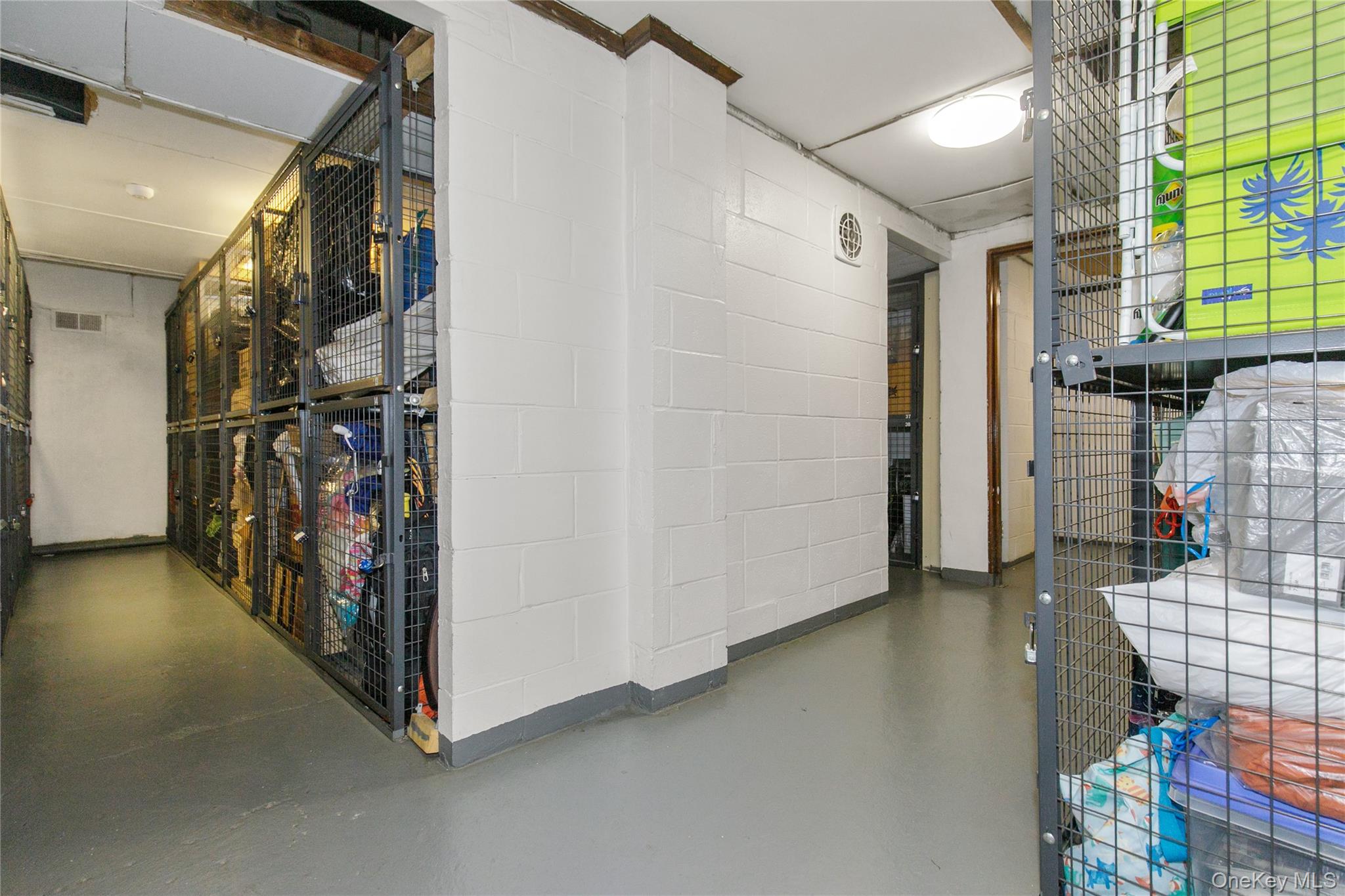 15 Canterbury Road, Unit D6 Great Neck, NY 11021 - Photo 16 of 21 a view of a hallway with stairs