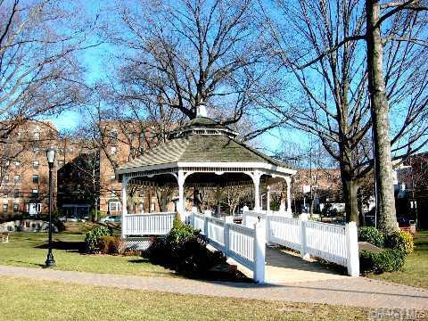 15 Canterbury Road, Unit D6 Great Neck, NY 11021 - Photo 18 of 21 a front view of a building with a garden and trees