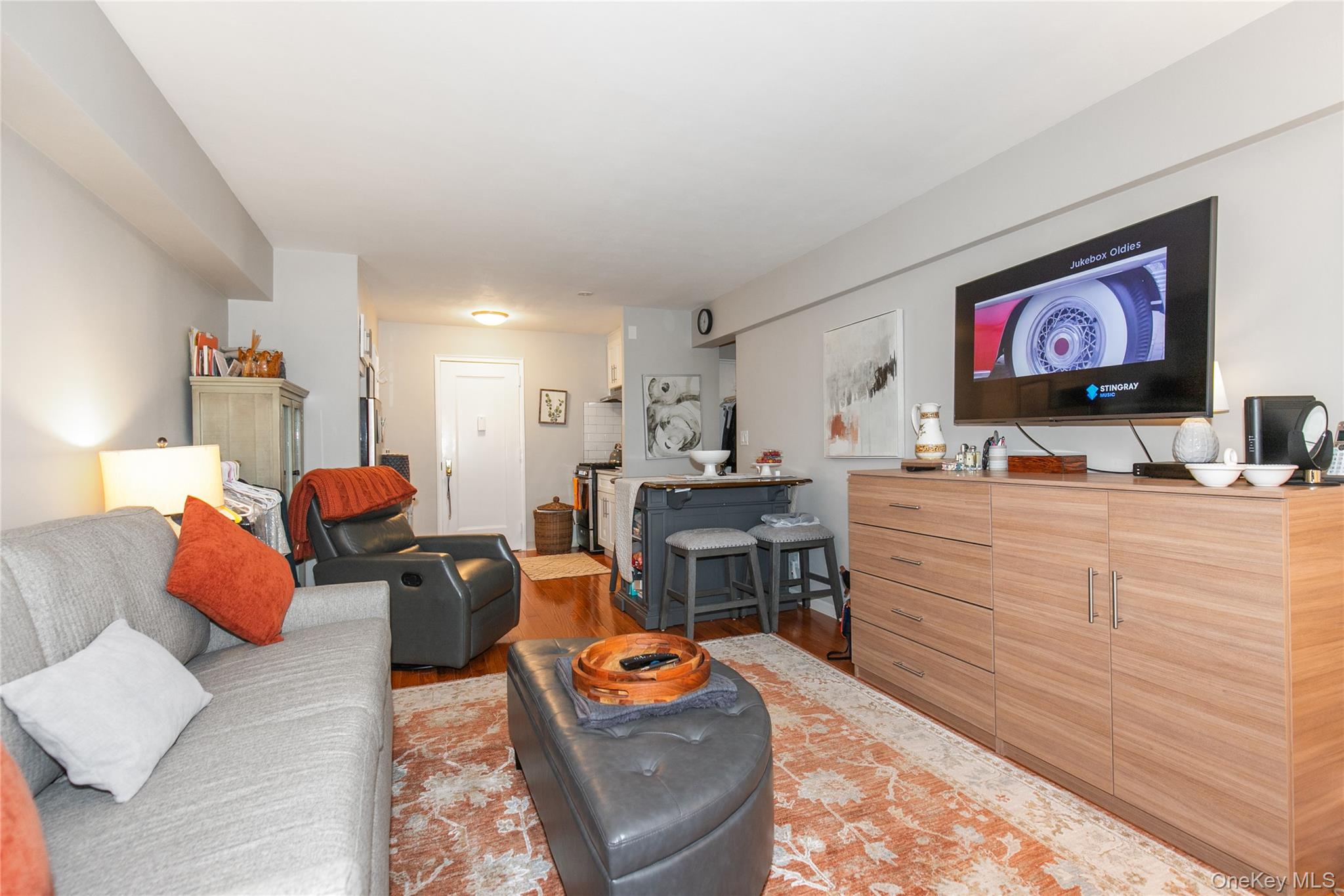15 Canterbury Road, Unit D6 Great Neck, NY 11021 - Photo 10 of 21 a living room with furniture kitchen view and a window