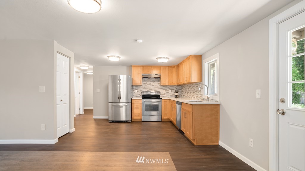 12520 Southeast Petrovitsky Road Renton, WA 98058 - Photo 8 of 25