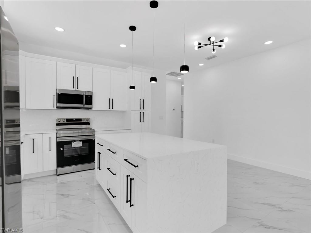 3417 8th Street Southwest Lehigh Acres, FL 33976 - Photo 13 of 32