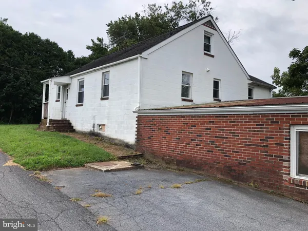 $1,800 | 1575 Hunsecker Road, Bird-in-Hand, PA 17505