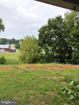 $1,800 | 1575 Hunsecker Road, Bird-in-Hand, PA 17505