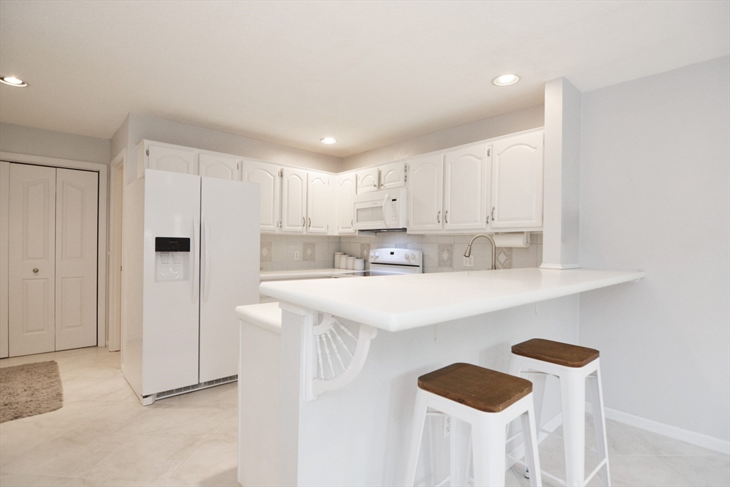 9 Carnation Circle, Unit A Reading, MA 01867 - Photo 8 of 41