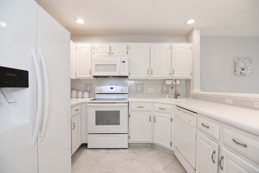 9 Carnation Circle, Unit A Reading, MA 01867 - Photo 9 of 41