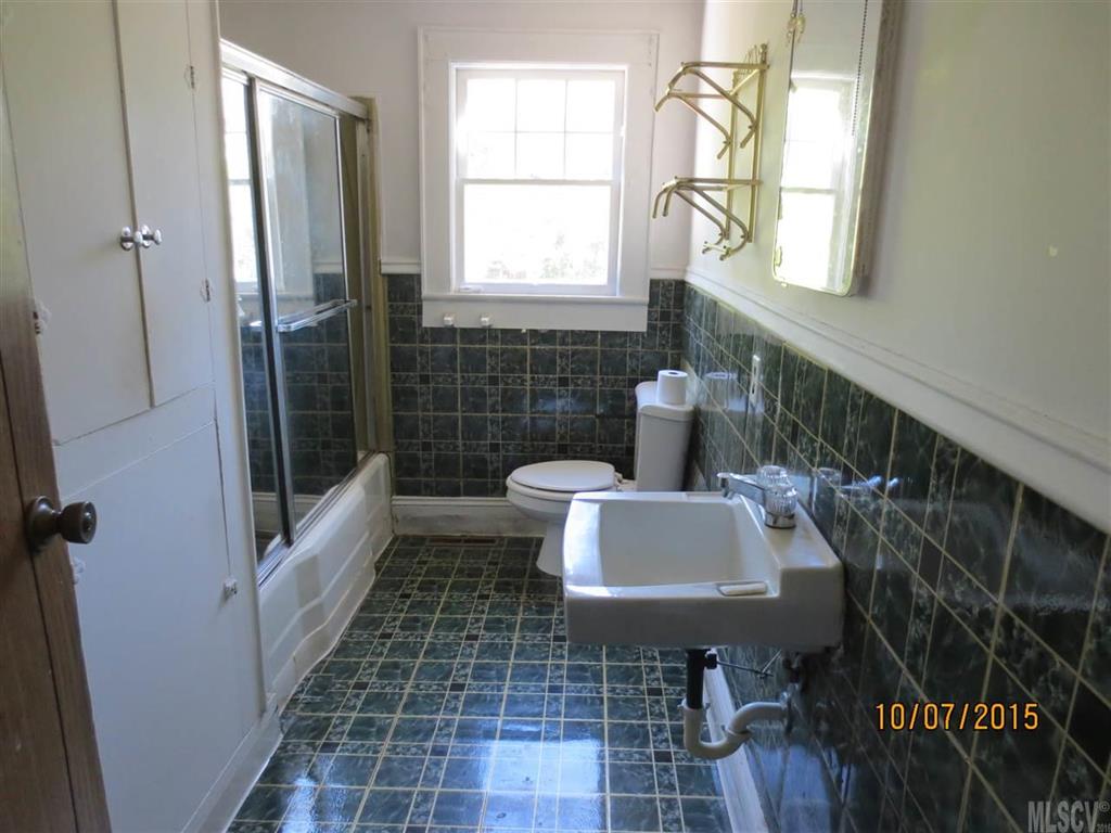 3674 Robinson Road Newton, NC 28658 - Photo 2 of 15 Gallery Image 2