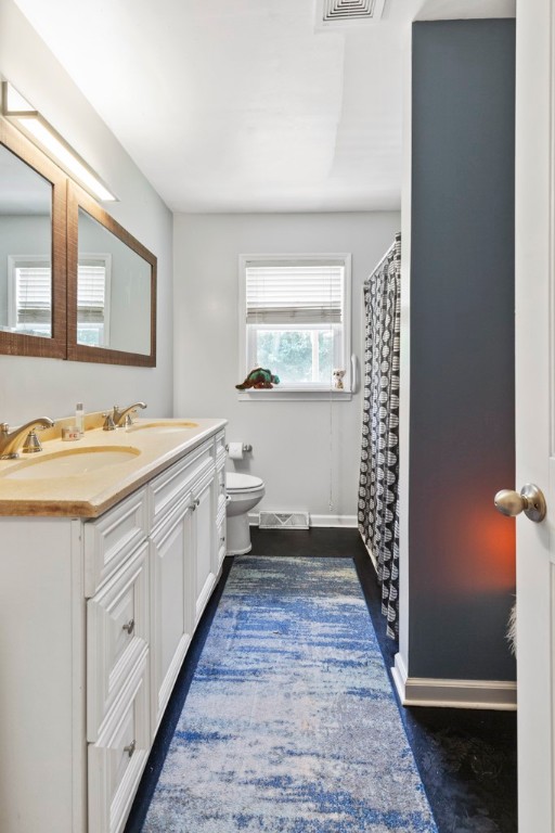 106 State Rd S-37-381 Seneca, SC 29678 - Photo 20 of 50 Full Hall Bathroom