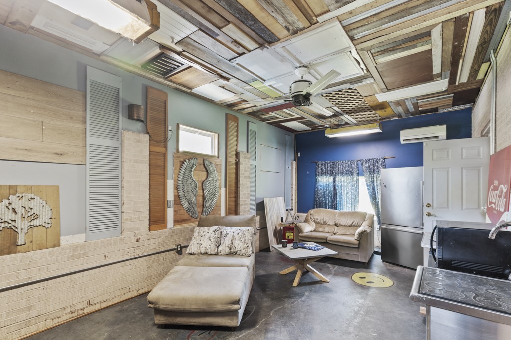106 State Rd S-37-381 Seneca, SC 29678 - Photo 33 of 50 Industrial Style Design
