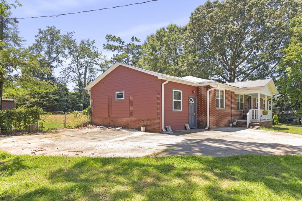 106 State Rd S-37-381 Seneca, SC 29678 - Photo 35 of 50 Ample parking