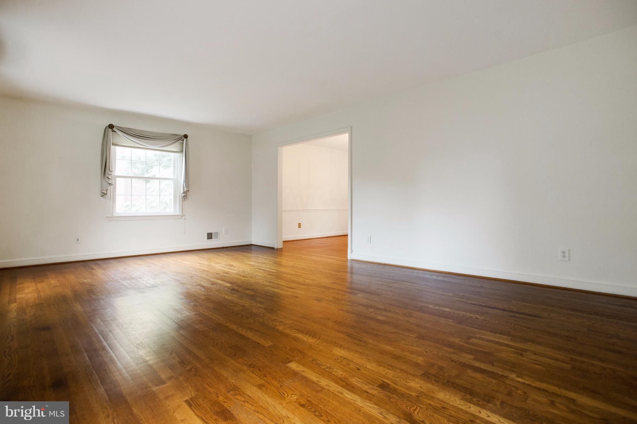 7617 Range Road Alexandria, VA 22306 - Photo 2 of 29 Living Room