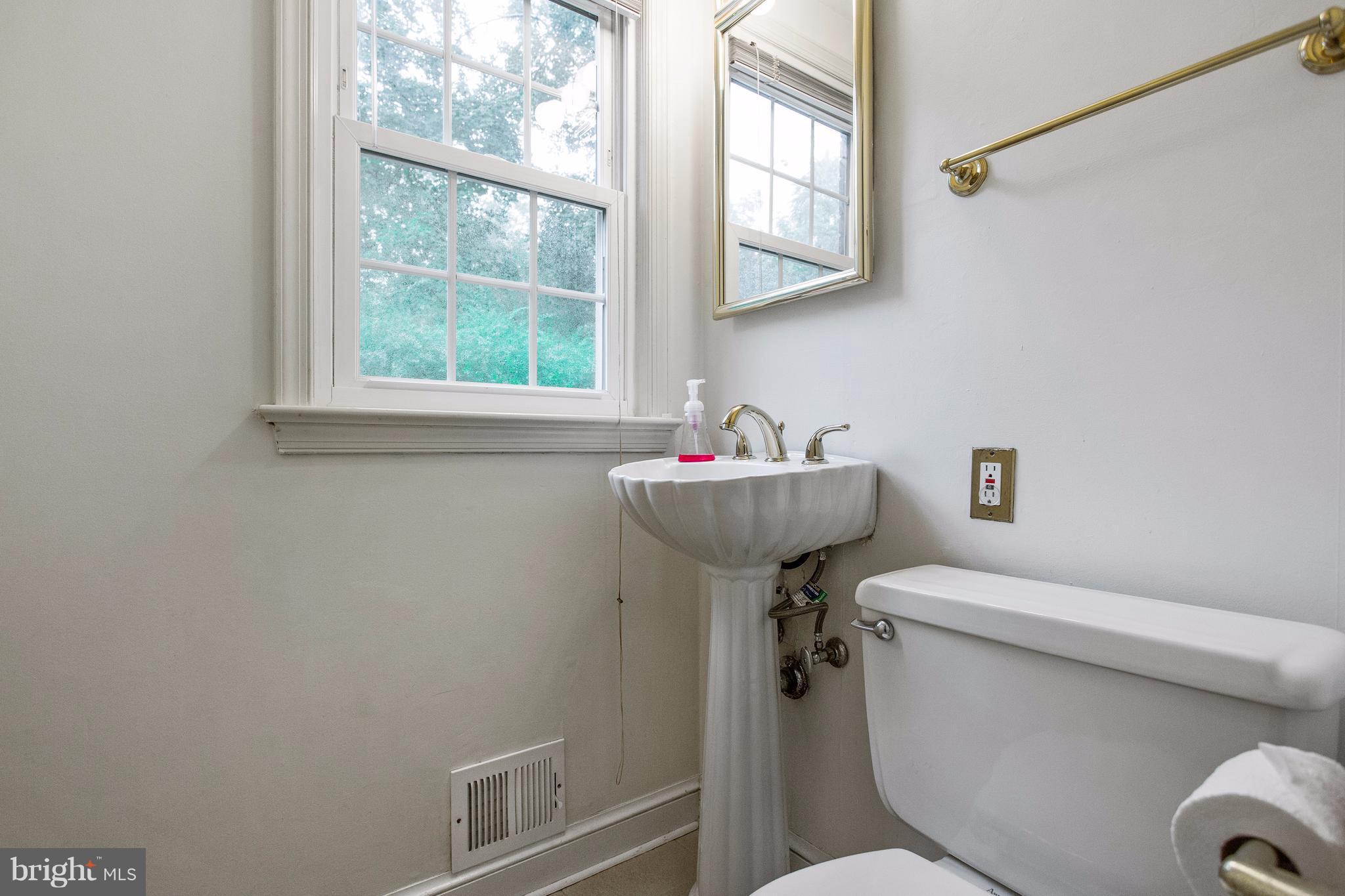 7617 Range Road Alexandria, VA 22306 - Photo 15 of 29 Bath