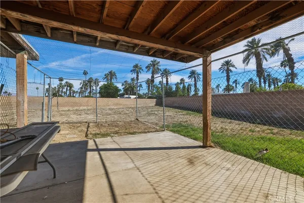 a view of an outdoor space