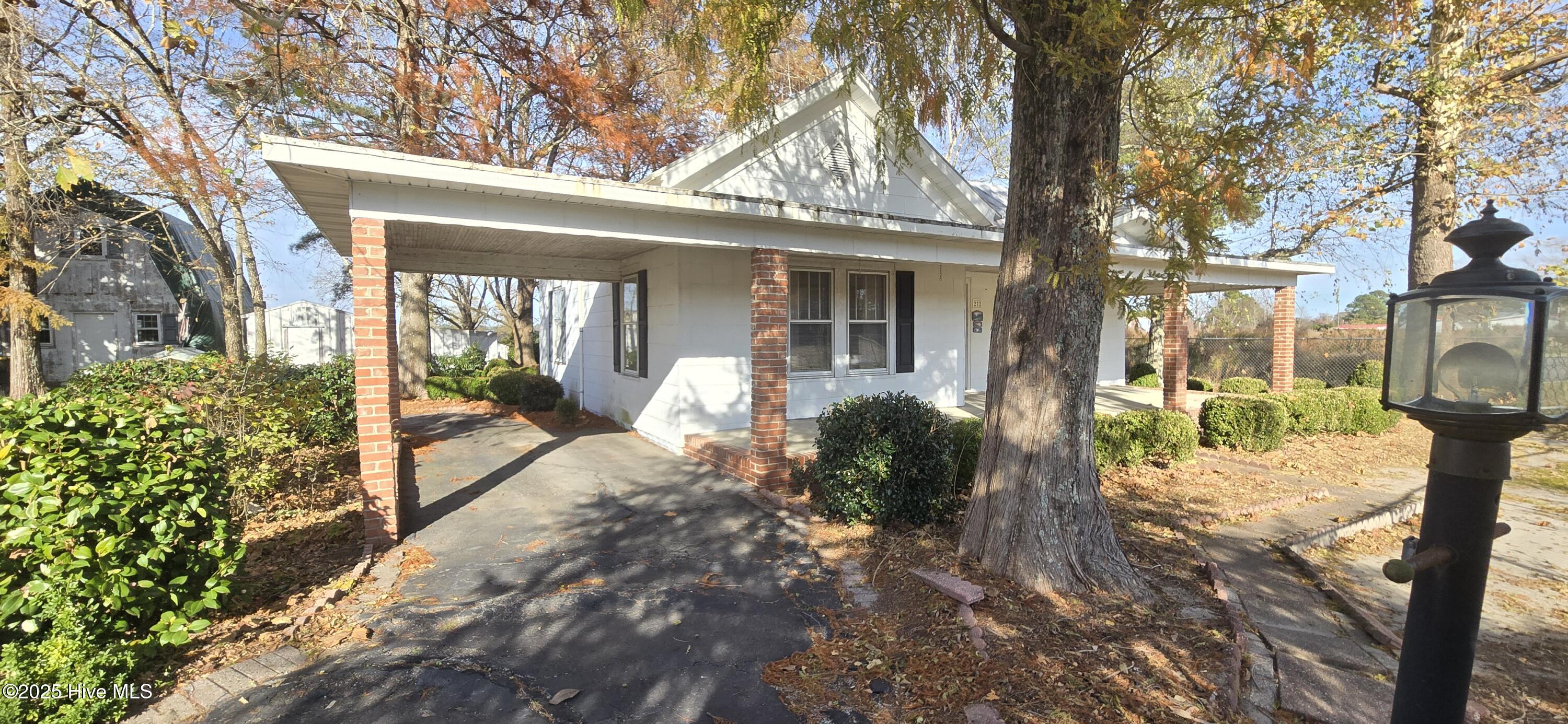 272 West Littlefield Road Ayden, NC 28513 - Photo 3 of 39 20251118_141417