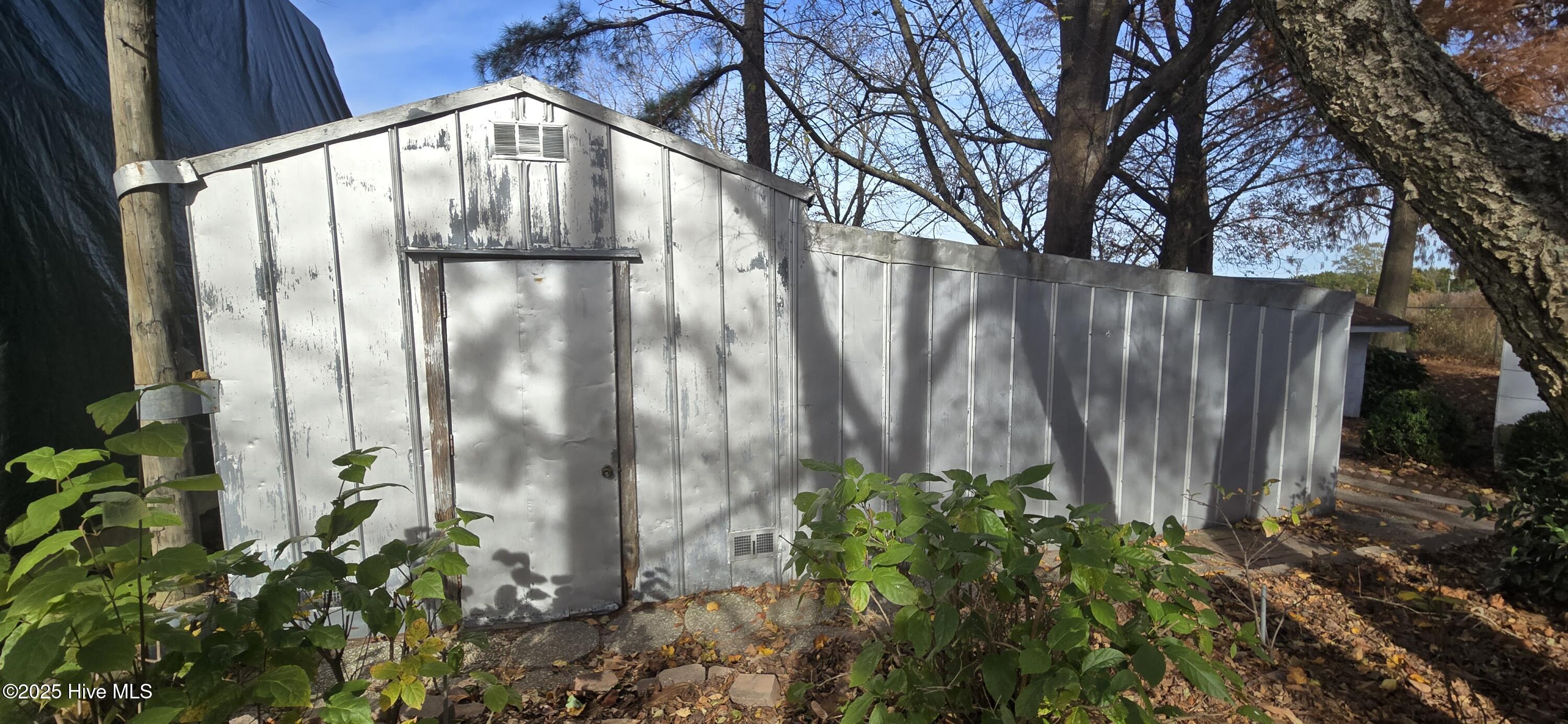 272 West Littlefield Road Ayden, NC 28513 - Photo 4 of 39 20251118_135638