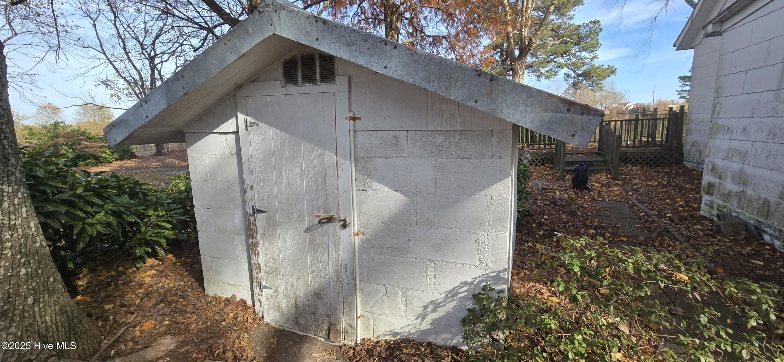 272 West Littlefield Road Ayden, NC 28513 - Photo 6 of 39 20251118_135718