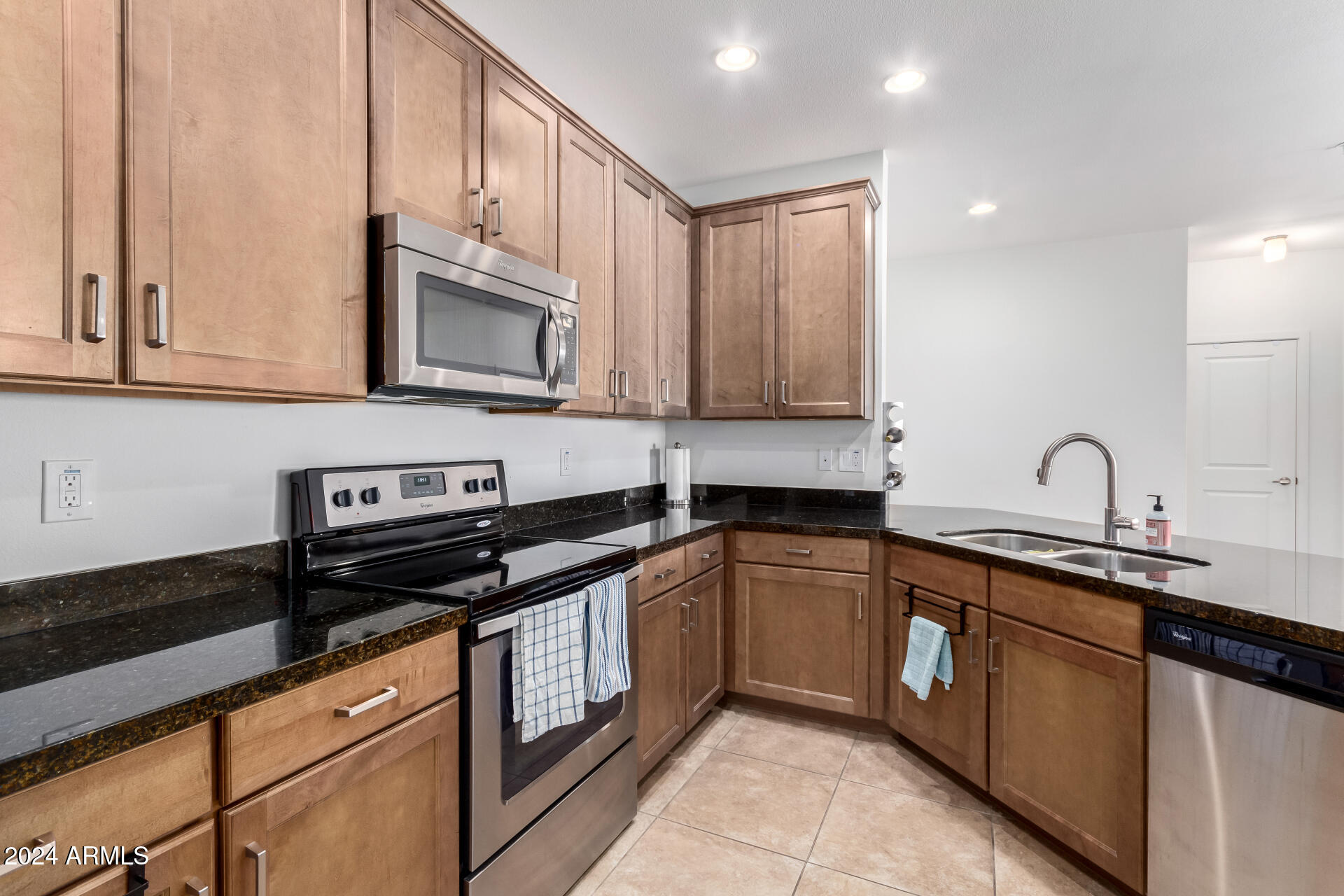 2511 West Queen Creek Road, Unit 340 Chandler, AZ 85248 - Photo 7 of 29 Plenty of Cabinets