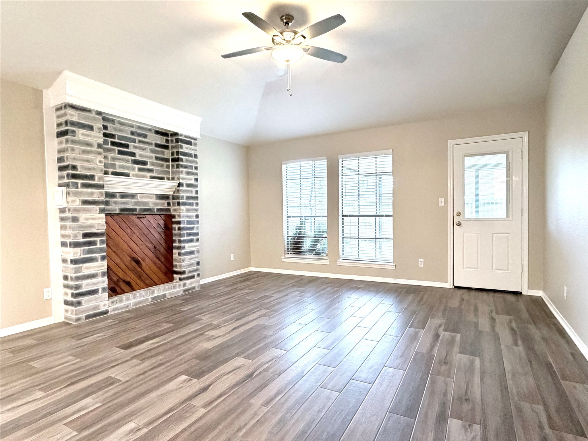 2712 Monroe Avenue Rosenberg, TX 77471 - Photo 4 of 25