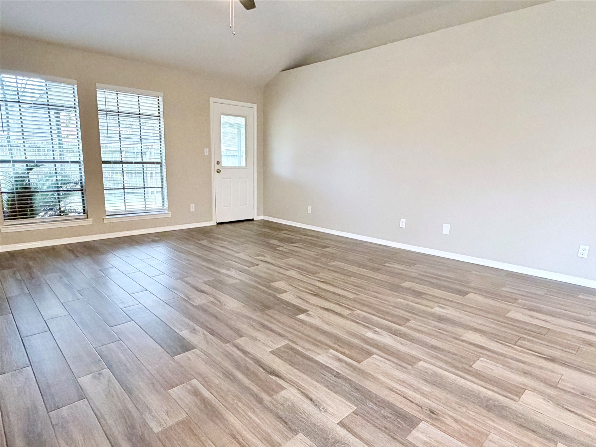 2712 Monroe Avenue Rosenberg, TX 77471 - Photo 5 of 25