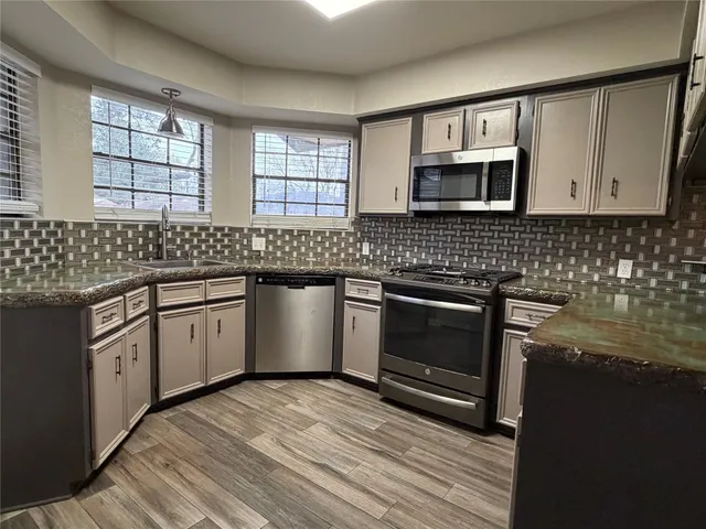 $1,700 | 2712 Monroe Avenue, Rosenberg, TX 77471