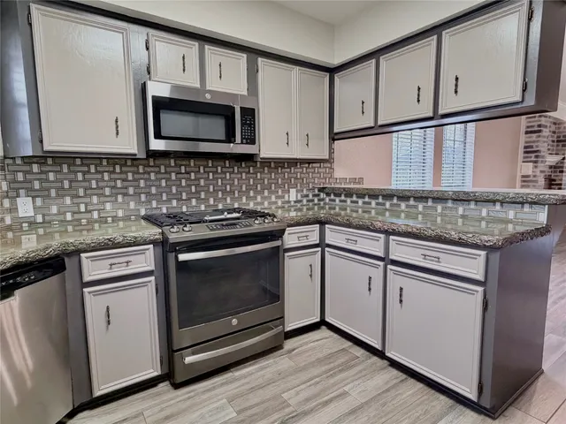 $1,700 | 2712 Monroe Avenue, Rosenberg, TX 77471