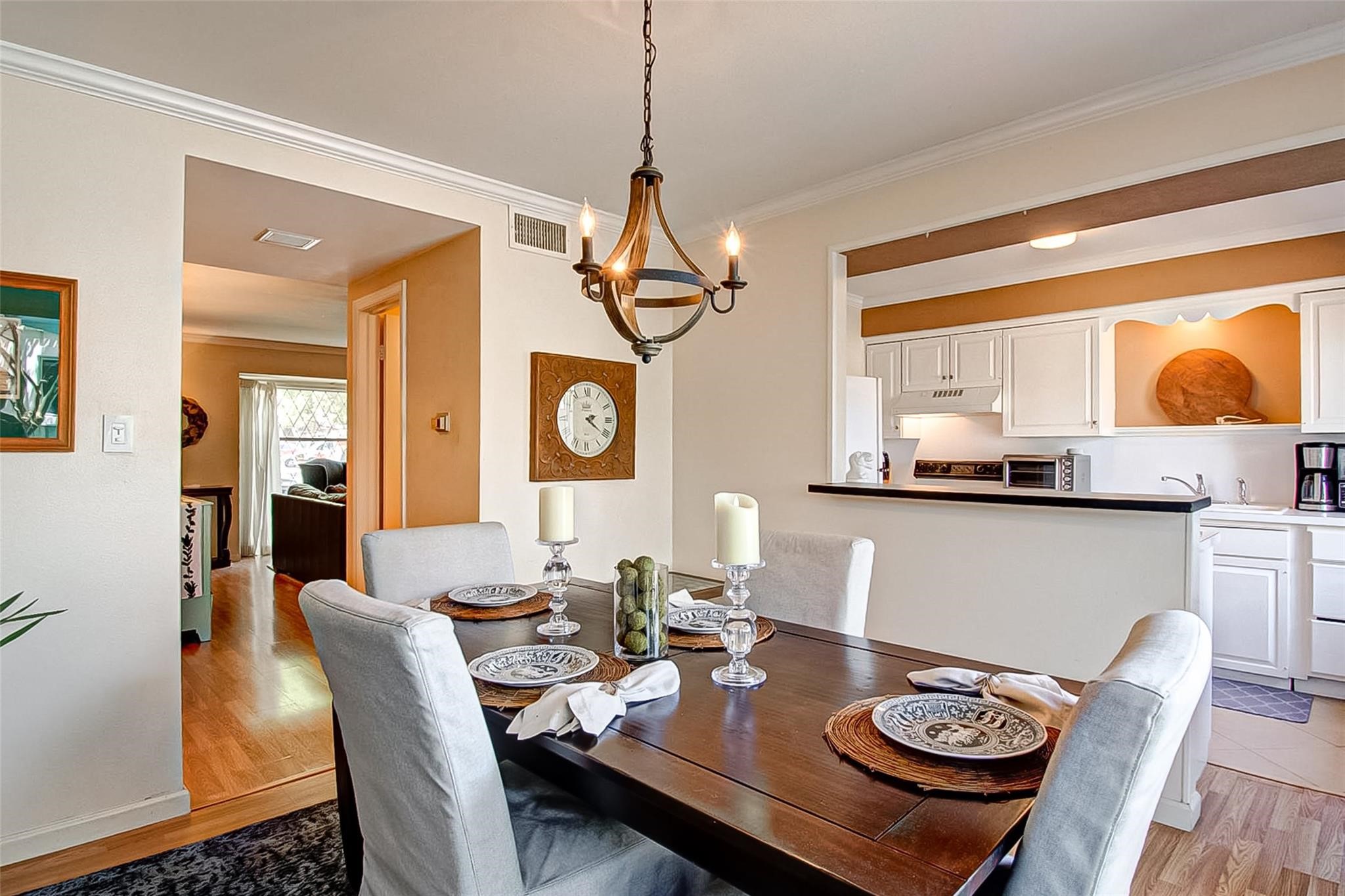 6332 Chevy Chase Drive, Unit 16 Houston, TX 77057 - Photo 2 of 32 a view of a dining room and livingroom